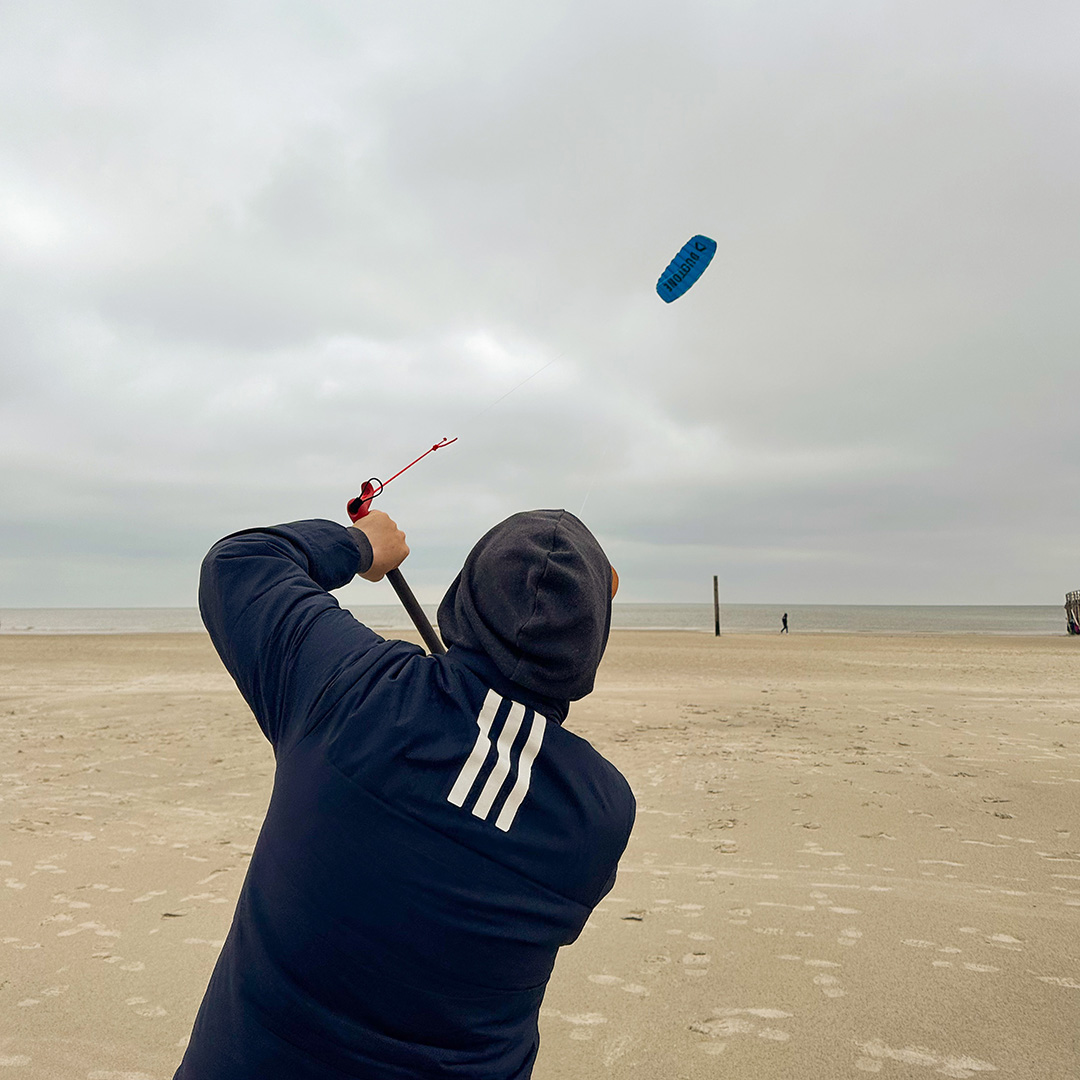 lenkdrachen-am-strand-von-sankt-peter-ording